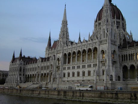 EBS-Reise Ungarn 2007, Parlamentsgebäude aus Richtung Donau